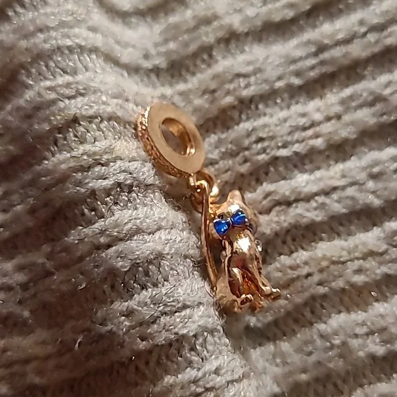 Golden Cat - Picture 6 of 6